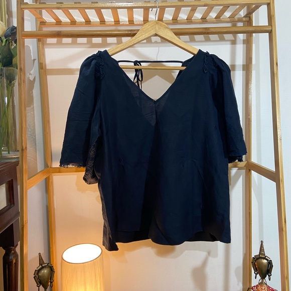 Ann Taylor Tops. Size- M ( Can fit M-L) - Picture 4 of 9